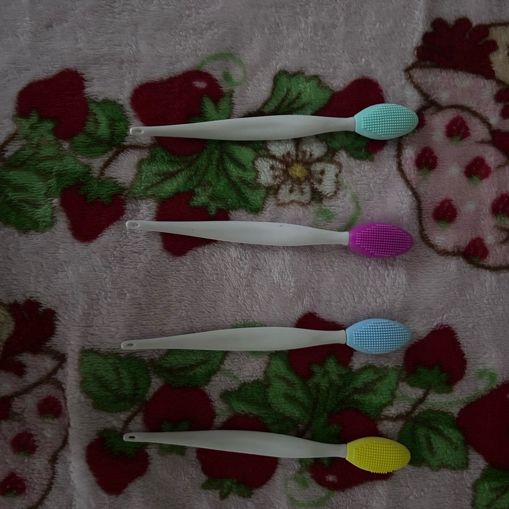 4 Pack of Facial Scrubbers